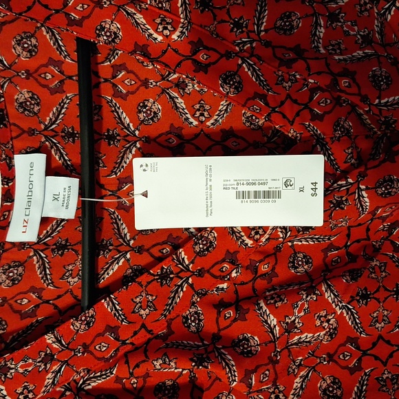 Women's Liz Claiborne 3/4 sleeve top, XL, Red with designs. - Picture 3 of 4